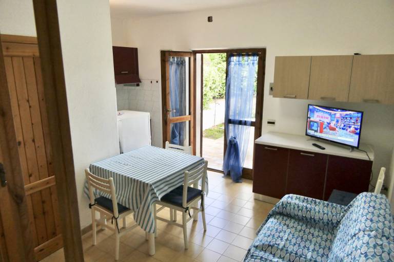 Holiday apartment with yard — photo 3