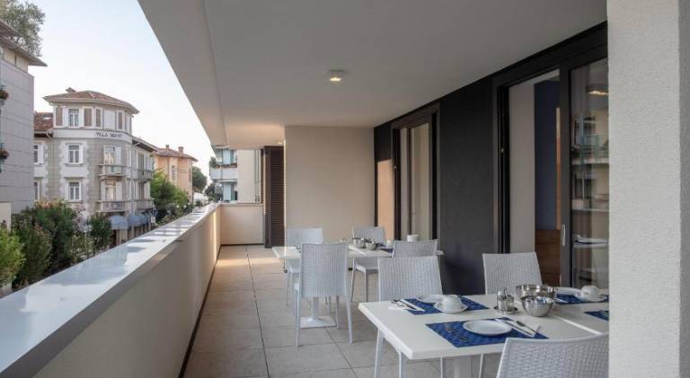Serviced apartment with patio — photo 4