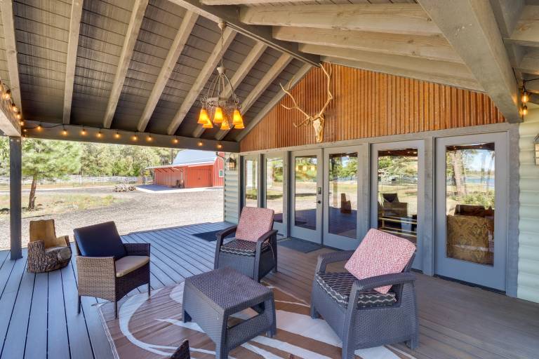 Fire Pit & Grill Waterfront Cabin in Lakeside