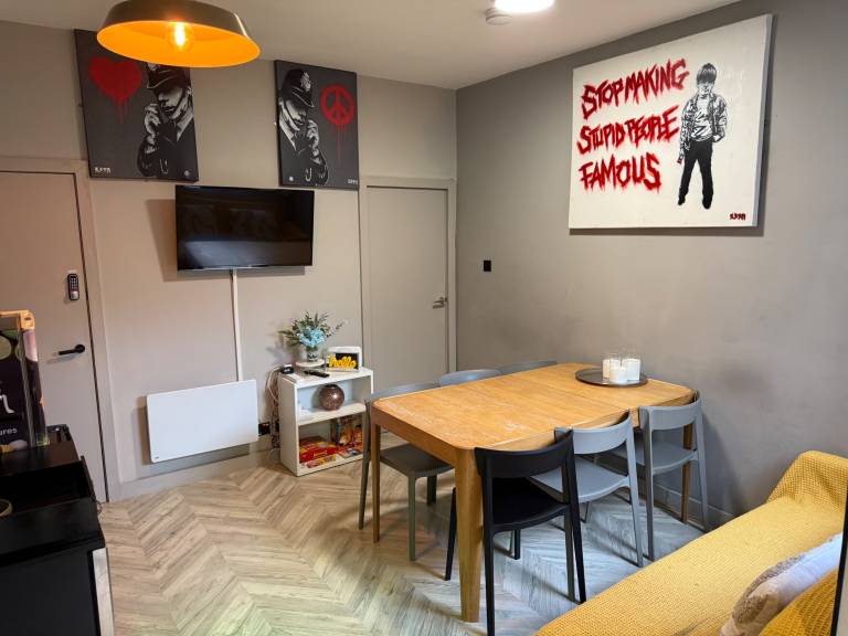 House with BBQ & garden in Sheffield