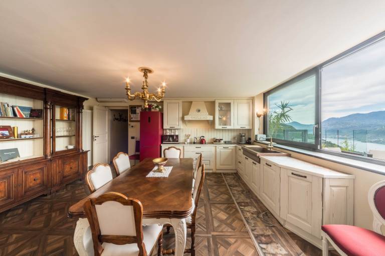 Resort Style Apartment with Mountain Views, Pool and Wi-Fi — photo 4