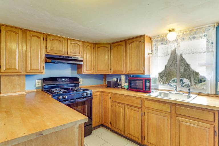 Near I-95 & Rhode Island Border! Pet-Friendly Home — photo 3