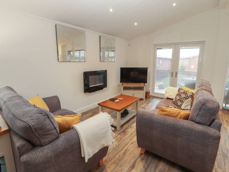 Children-friendly wonderful cottage with yard, jacuzzi & pool | Beach view | Pets are welcome — photo 5