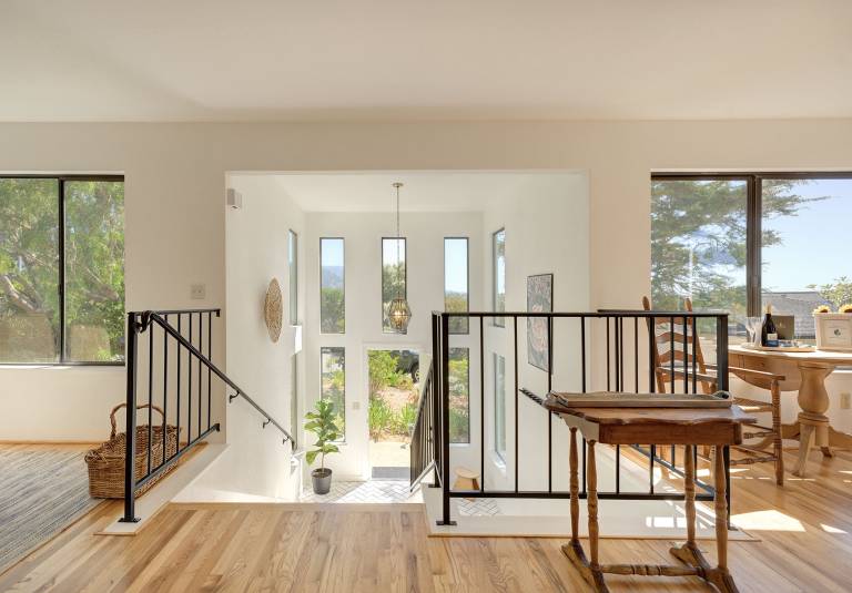 Fully equipped vacation home with yard | Pets are welcome — photo 3