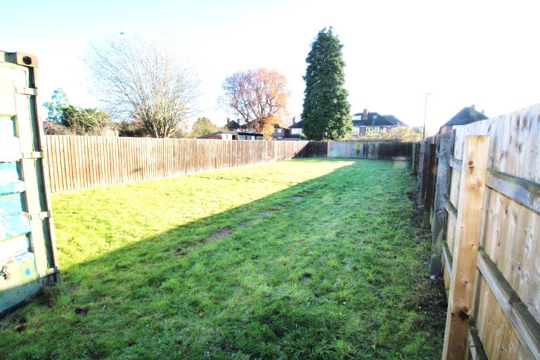 Large Bungalow - 3 Beds 2 Baths - Very Large Enclosed Garden - Dogs Stay Free — photo 5