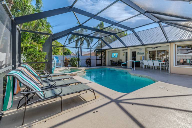 Sleeps up to 10 - game room - pool with hot tub - Stars Vacation Rentals — photo 2