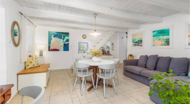 Vacation home with pool — photo 2