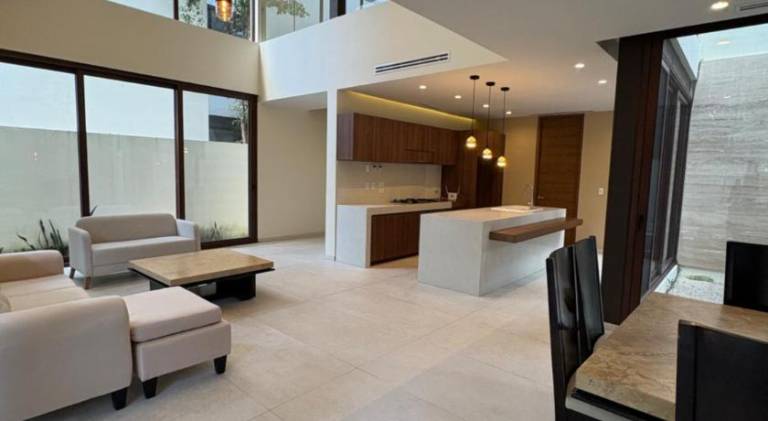 Villa with pool — photo 2