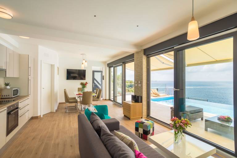 Fully equipped villa with yard & terrace | Beach nearby | Pets are welcome — photo 2