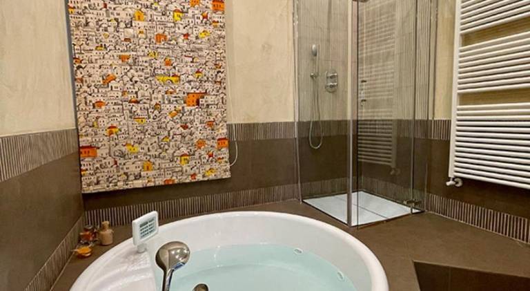 Vacation home with hot tub — photo 2