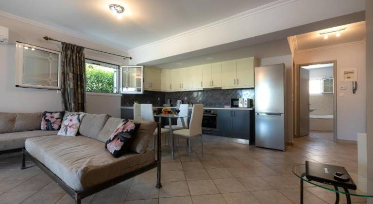 Fully equipped pleasant apartment with grill, patio & garden | Suitable for remote work | Pets allowed — photo 2