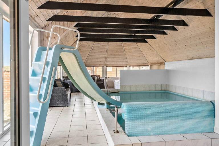 House with hot tub, pool & terrace — photo 5