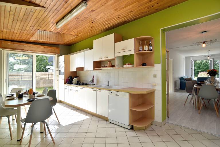 Family-oriented house with terrace, BBQ & yard | Pet-friendly — photo 3