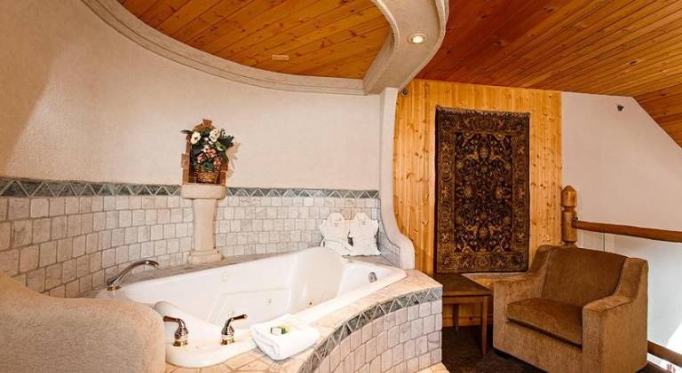 The Rundlestone Lodge — photo 4
