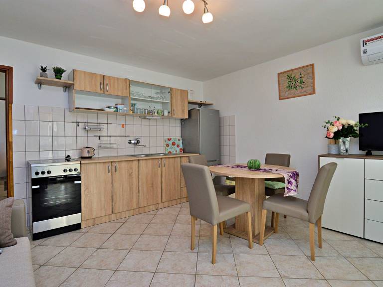 Holiday apartment with terrace — photo 3