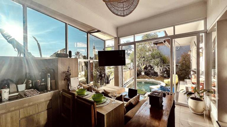 Pleasant villa with yard, patio & pool | Suitable for remote work | Pet-friendly — photo 3
