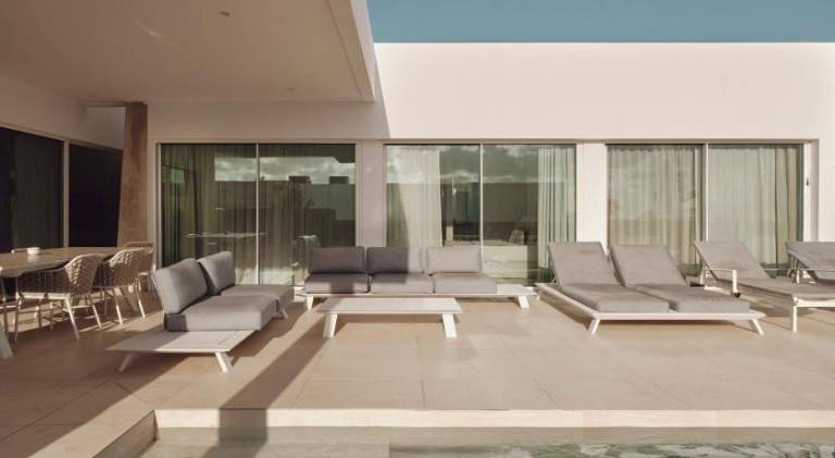 Villa with pool — photo 5