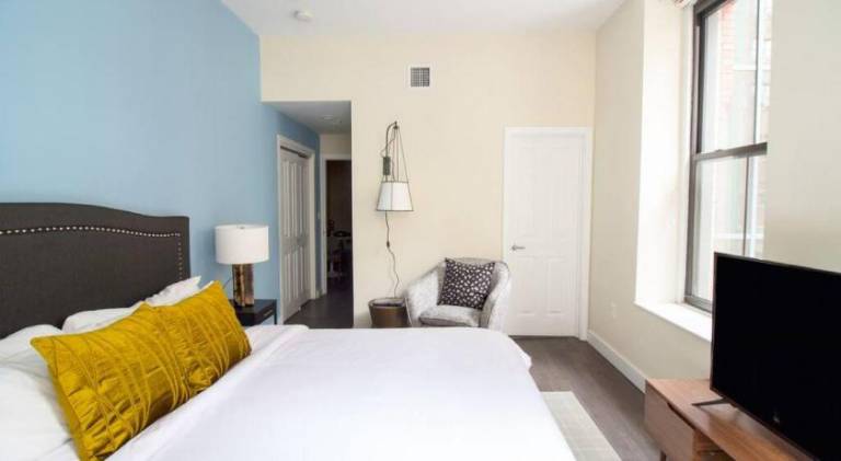 Downtown Luxury 1BR Pets Welcome Washer and Dryer in Building — photo 2