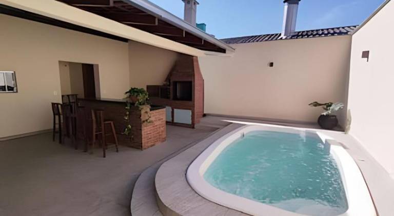Vacation home with pool & hot tub — photo 2