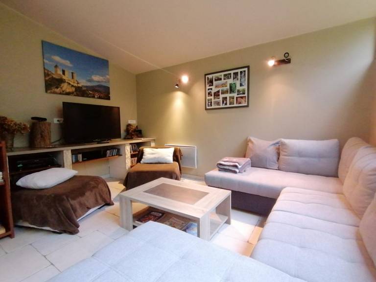Gite with yard, barbeque & terrace | Pet-friendly — photo 2