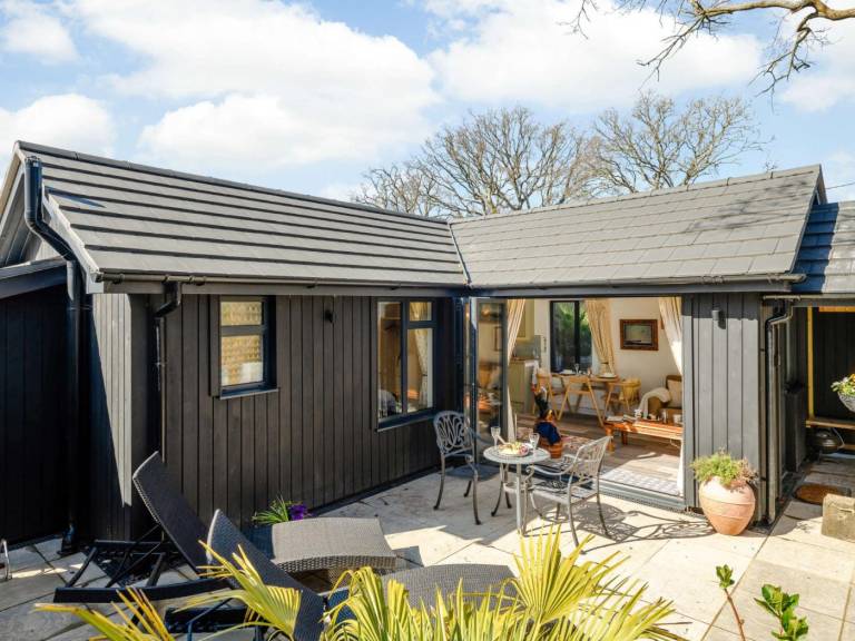 House with barbecue & yard | Pet-friendly in Wareham