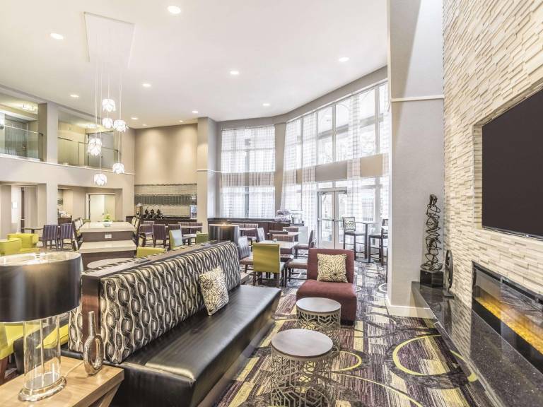 La Quinta Inn & Suites by Wyndham Flagstaff — photo 2