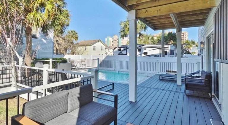 Vacation home with pool — photo 5