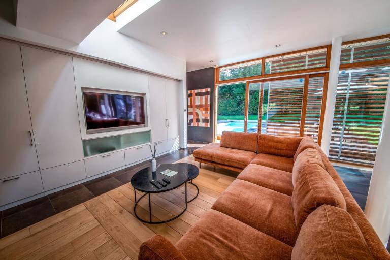 Children-friendly vacation home with patio, grill & private pool | Pets allowed — photo 3