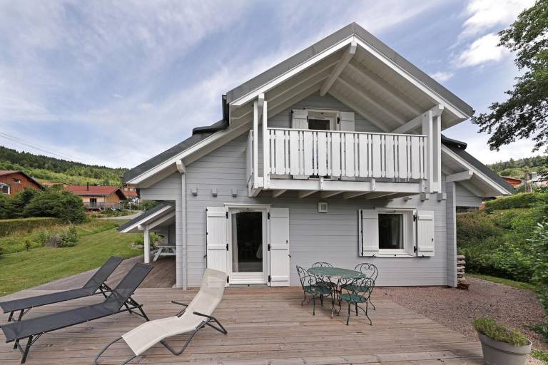 Chalet with Terrace, Private Garden, Balcony and Lake View — photo 3