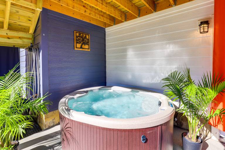 Hot Tub & Fire Pit: Chic Asheville Oasis — photo 3