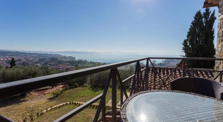 Serviced apartment with terrace, yard & grill | Suitable for remote work — photo 4