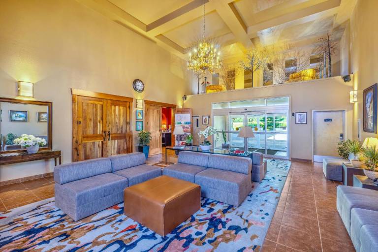 Quality Inn & Suites — photo 2