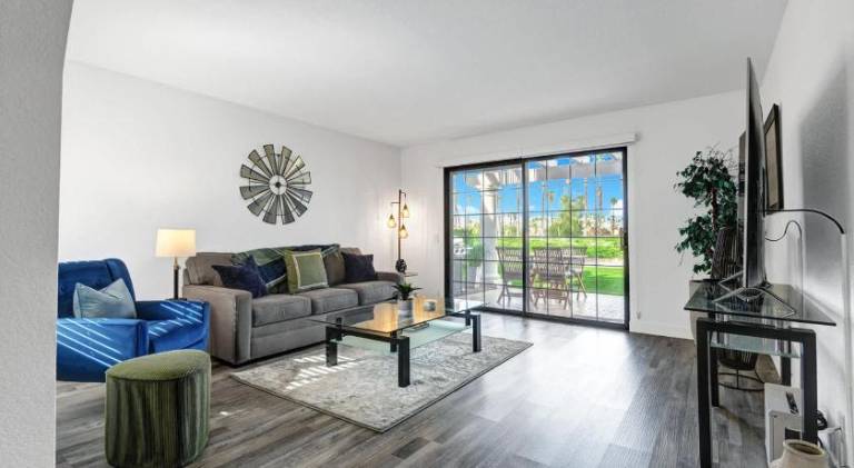 Beautiful vacation home with pool | Pets are welcome in Palm Springs, CA