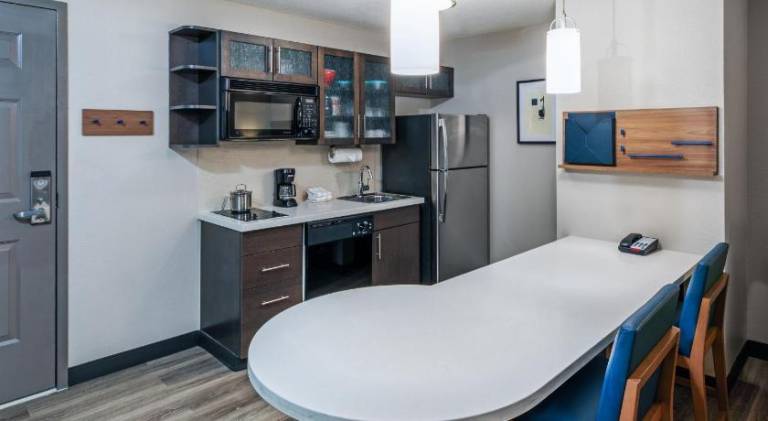 Candlewood Suites Topeka Hotel By IHG — photo 5