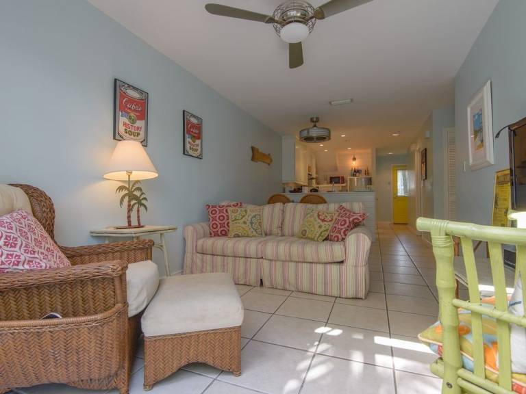 Condo with patio, yard & private pool | Close to Southernmost Point | Garden view — photo 4