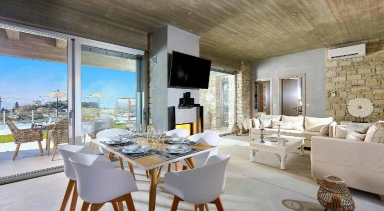 Villa with barbecue, pool & jacuzzi — photo 2