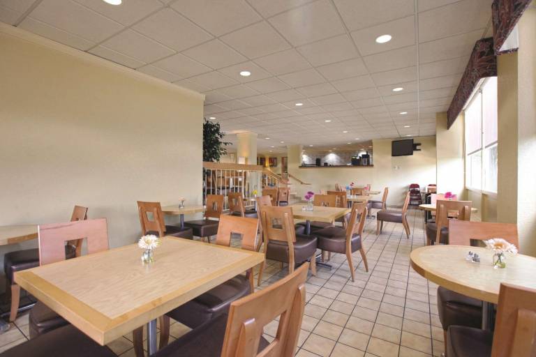 CLT Airport Inn & Suites — photo 5