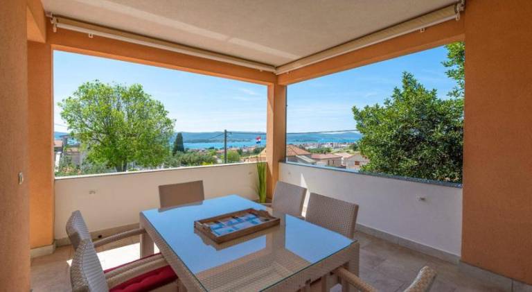 Vacation home with pool in Biograd na Moru