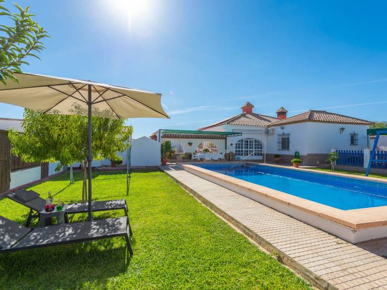 Fully equipped lovely vacation home with barbeque, patio & yard | Nature view | Suitable for remote work | Pet-friendly in Spa