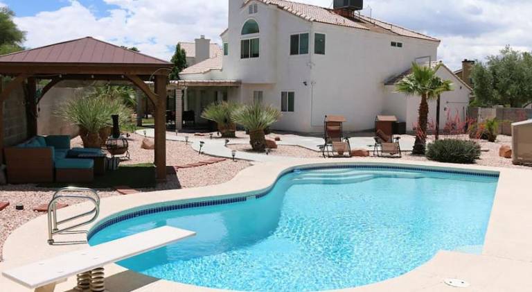 Fully equipped big vacation home with private pool, terrace & barbeque | Perfect for remote work | Pets allowed — photo 3