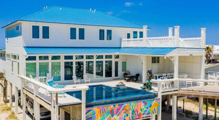 Ample vacation home with pool | Pets are welcome — photo 5