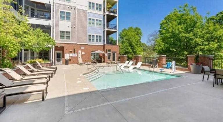 Apartment with pool | Pet-friendly — photo 4