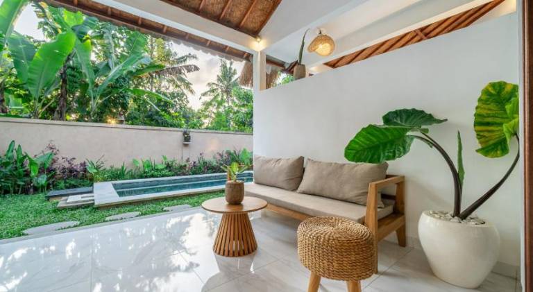 Villa with garden, private pool & patio — photo 4
