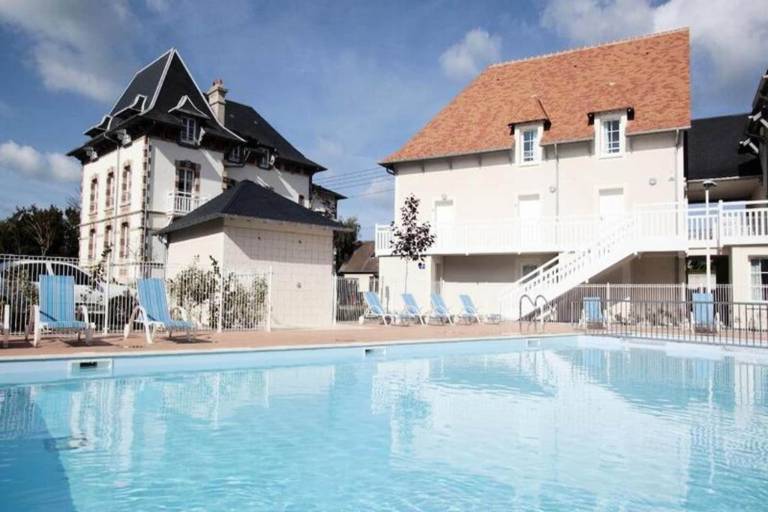 Rental apartment with patio & garden in Cabourg