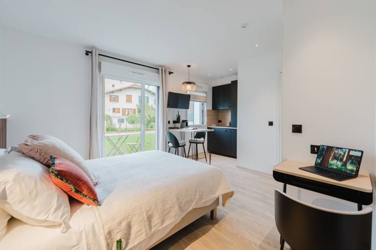 Aparthotel with patio & yard | Suitable for remote work | Pets allowed — photo 3
