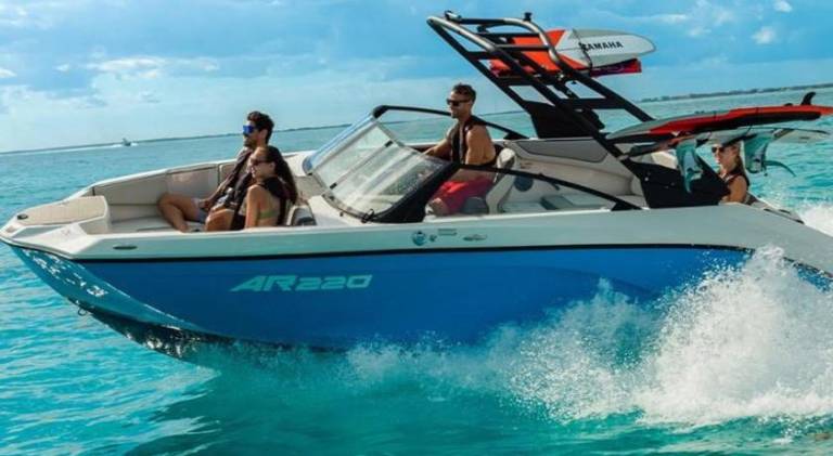 Boat with 1 room for 10 persons in Tampa, FL