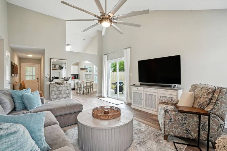 Family-oriented beautiful vacation home with garden, fast internet & grill | Sea view | Pets are welcome — photo 4