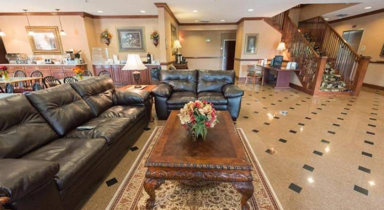 Mountain Inn & Suites Flat Rock — photo 2