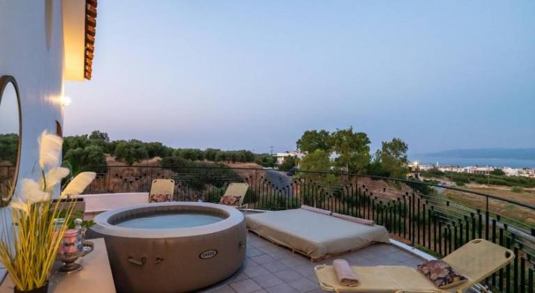 Fully equipped pleasant villa with jacuzzi, yard & patio | Good for workation | Pets are welcome — photo 5