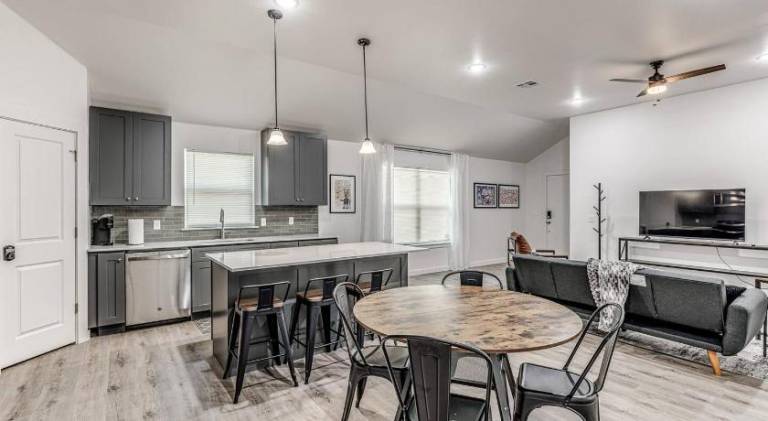 Entire home in Oklahoma City, Oklahoma, United States — photo 4